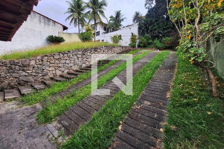 Casa de condomínio à venda com 470m², 5 quartos e 3 vagas Casa de condomínio à venda com 470m², 5 quartos e 3 vagasÁrea Externa