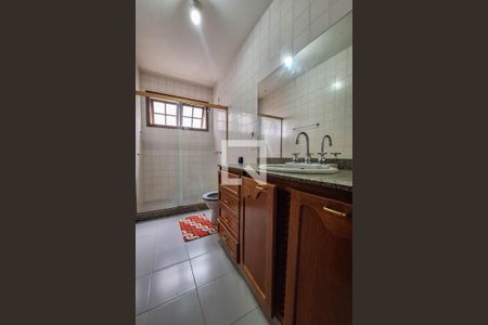 Casa de condomínio à venda com 470m², 5 quartos e 3 vagas Casa de condomínio à venda com 470m², 5 quartos e 3 vagasBanheiro Social