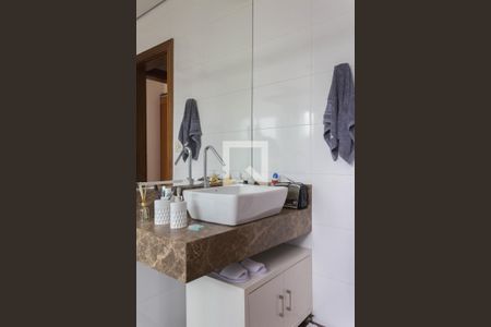 Casa à venda com 350m², 3 quartos e 5 vagasBanheiro da Suíte 1