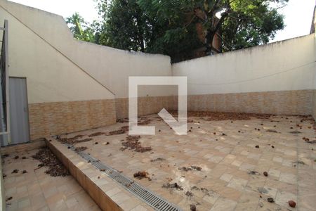 Casa à venda com 336m², 3 quartos e 2 vagasQuintal nos fundos