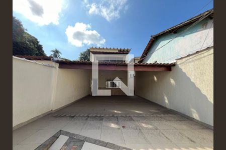 Casa à venda com 336m², 3 quartos e 2 vagas Casa à venda com 336m², 3 quartos e 2 vagasFrente da casa