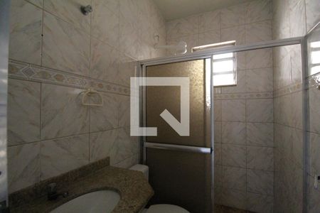 Casa à venda com 336m², 3 quartos e 2 vagasBanheiro social