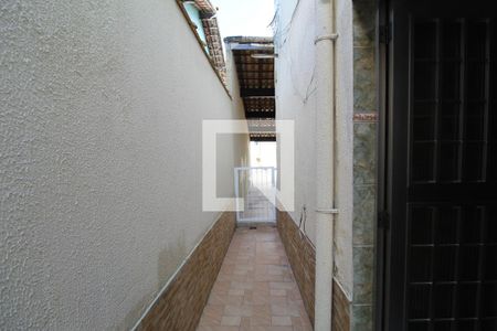 Casa à venda com 336m², 3 quartos e 2 vagasLateral da casa em direção a frente