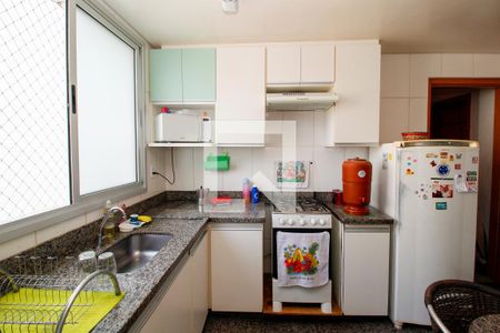 Apartamento à venda com 115m², 4 quartos e 3 vagas Apartamento à venda com 115m², 4 quartos e 3 vagasCozinha