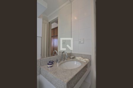 Apartamento para alugar com 246m², 2 quartos e 3 vagas Apartamento para alugar com 246m², 2 quartos e 3 vagasBanheiro da Suíte 2