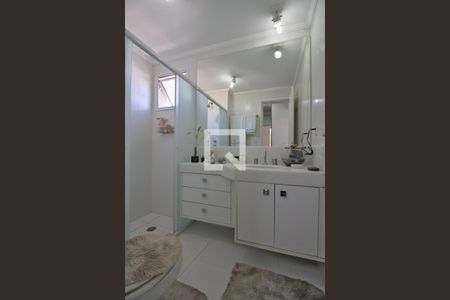 Apartamento para alugar com 246m², 2 quartos e 3 vagas Apartamento para alugar com 246m², 2 quartos e 3 vagasBanheiro da Suíte 1 Senhora