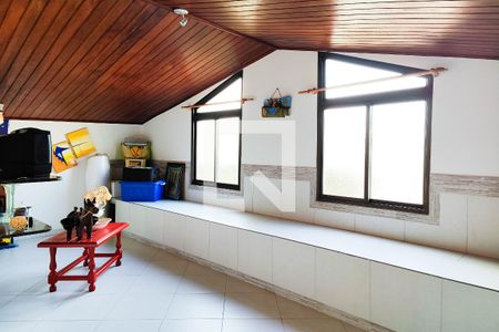 Casa à venda com 391m², 3 quartos e 4 vagas Casa à venda com 391m², 3 quartos e 4 vagasSotão