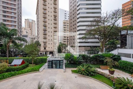 Apartamento à venda com 330m², 3 quartos e 5 vagas Apartamento à venda com 330m², 3 quartos e 5 vagasSala - Vista