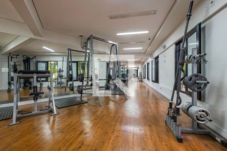 Apartamento à venda com 330m², 3 quartos e 5 vagas Apartamento à venda com 330m², 3 quartos e 5 vagasAcademia