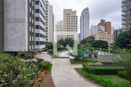Apartamento à venda com 330m², 3 quartos e 5 vagas Apartamento à venda com 330m², 3 quartos e 5 vagasSala - Vista