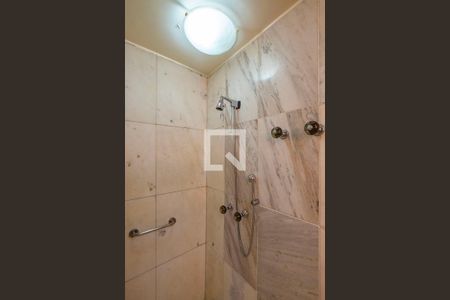 Apartamento à venda com 330m², 3 quartos e 5 vagas Apartamento à venda com 330m², 3 quartos e 5 vagasSuíte - Banheiro