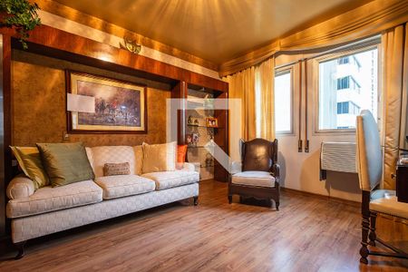 Apartamento à venda com 330m², 3 quartos e 5 vagas Apartamento à venda com 330m², 3 quartos e 5 vagasEscritório