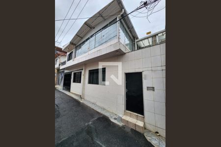 Casa à venda com 230m², 3 quartos e 2 vagas Casa à venda com 230m², 3 quartos e 2 vagasFachada