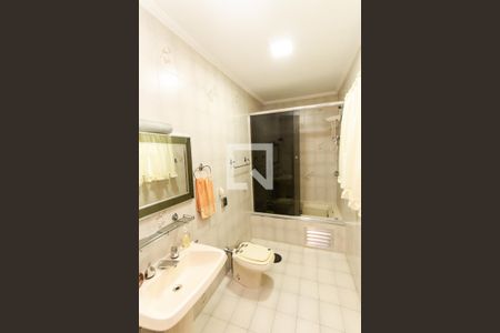 Casa à venda com 230m², 3 quartos e 2 vagas Casa à venda com 230m², 3 quartos e 2 vagasBanheiro 2