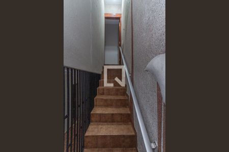 Casa à venda com 230m², 3 quartos e 2 vagas Casa à venda com 230m², 3 quartos e 2 vagasEscada