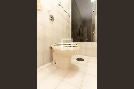 Casa à venda com 230m², 3 quartos e 2 vagas Casa à venda com 230m², 3 quartos e 2 vagasBanheiro 2