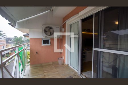 Casa de condomínio à venda com 201m², 3 quartos e 2 vagas Casa de condomínio à venda com 201m², 3 quartos e 2 vagasSacada da Suíte 3