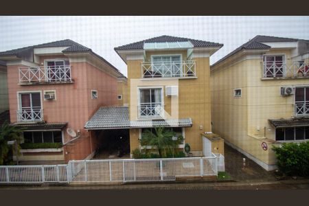 Casa de condomínio à venda com 201m², 3 quartos e 2 vagas Casa de condomínio à venda com 201m², 3 quartos e 2 vagasVista da Suíte 2