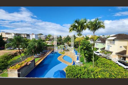 Casa de condomínio à venda com 201m², 3 quartos e 2 vagas Casa de condomínio à venda com 201m², 3 quartos e 2 vagasÁrea Comum - Piscina