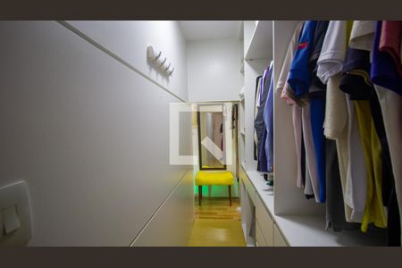 Casa de condomínio à venda com 201m², 3 quartos e 2 vagas Casa de condomínio à venda com 201m², 3 quartos e 2 vagasCloset da Suíte 3