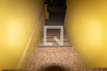 Casa à venda com 150m², 2 quartos e 2 vagasEscada