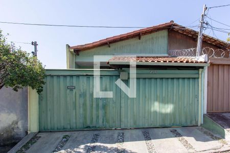 Casa à venda com 150m², 3 quartos e 2 vagas Casa à venda com 150m², 3 quartos e 2 vagasFachada