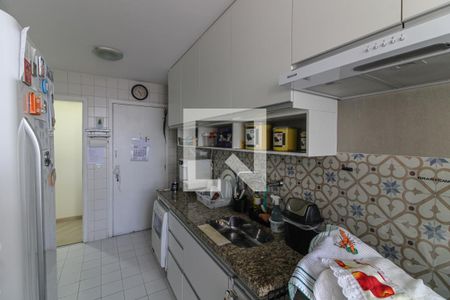 Apartamento à venda com 96m², 3 quartos e 2 vagas Apartamento à venda com 96m², 3 quartos e 2 vagasCozinha e Área de Serviço
