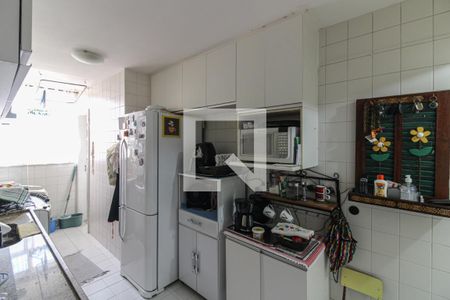 Apartamento à venda com 96m², 3 quartos e 2 vagas Apartamento à venda com 96m², 3 quartos e 2 vagasCozinha e Área de Serviço