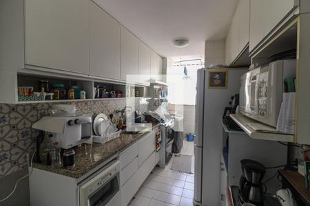 Apartamento à venda com 96m², 3 quartos e 2 vagas Apartamento à venda com 96m², 3 quartos e 2 vagasCozinha e Área de Serviço