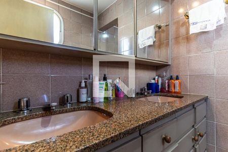 Apartamento à venda com 320m², 4 quartos e 5 vagasSuíte - Banheiro 1