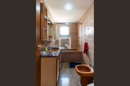 Apartamento à venda com 320m², 4 quartos e 5 vagasBanheiro 2