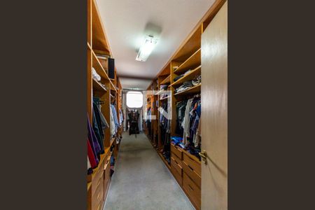 Apartamento à venda com 320m², 4 quartos e 5 vagasSuíte - Closet
