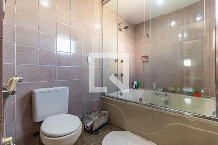 Apartamento à venda com 320m², 4 quartos e 5 vagasSuíte - Banheiro 1
