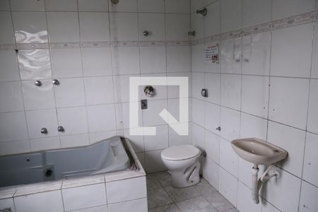 Casa à venda com 700m², 5 quartos e 6 vagasBanheiro da Suíte