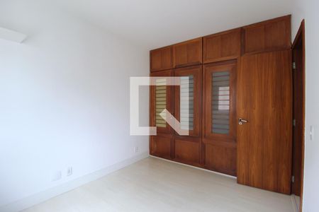 Apartamento à venda com 209m², 4 quartos e 3 vagasQuarto 2
