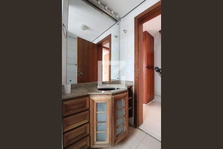 Apartamento à venda com 209m², 4 quartos e 3 vagasBanheiro Social