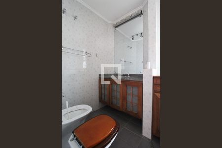 Apartamento à venda com 209m², 4 quartos e 3 vagasBanheiro da Suíte 1