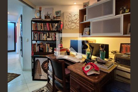 Apartamento à venda com 185m², 2 quartos e 2 vagasEscritório