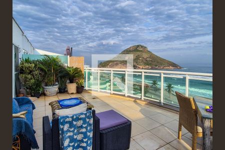 Apartamento à venda com 185m², 2 quartos e 2 vagasVaranda