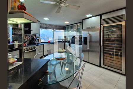 Apartamento à venda com 185m², 2 quartos e 2 vagasCozinha