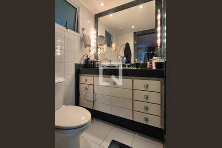 Apartamento à venda com 185m², 2 quartos e 2 vagasBanheiro da Suíte 1