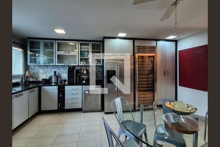 Apartamento à venda com 185m², 2 quartos e 2 vagasCozinha