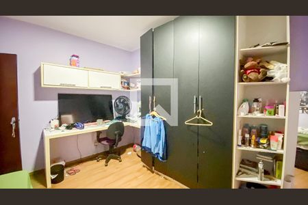 Casa à venda com 174m², 4 quartos e 2 vagasQuarto 2