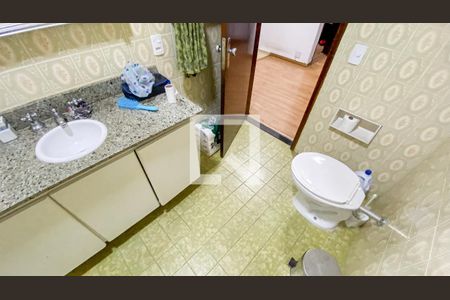 Casa à venda com 174m², 4 quartos e 2 vagasBanheiro