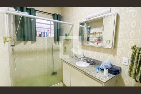 Casa à venda com 174m², 4 quartos e 2 vagasBanheiro