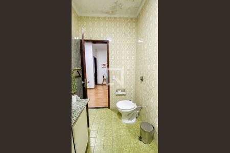 Casa à venda com 174m², 4 quartos e 2 vagasBanheiro