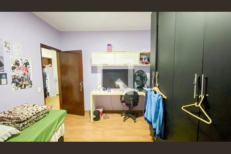 Casa à venda com 174m², 4 quartos e 2 vagasQuarto 2