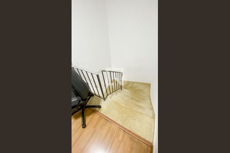 Casa à venda com 174m², 4 quartos e 2 vagasEscada