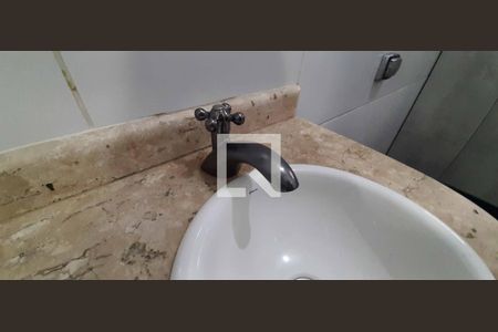 Casa à venda com 380m², 3 quartos e 6 vagas Casa à venda com 380m², 3 quartos e 6 vagasLavabo - Casa 2