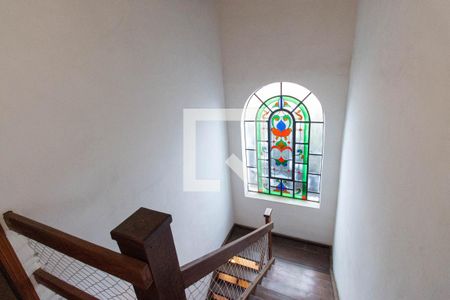 Casa à venda com 240m², 3 quartos e 2 vagas Casa à venda com 240m², 3 quartos e 2 vagasEscadas